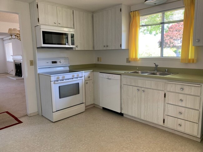 Building Photo - 6544 Stone Bridge Rd