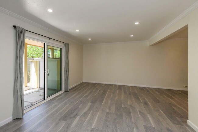 Foto del edificio - 5105 Admiralty Ln