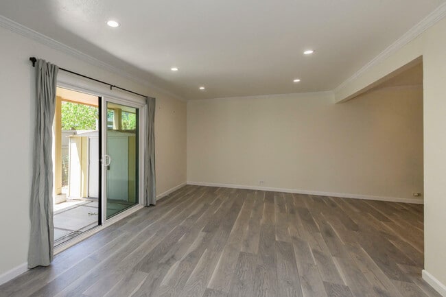 Photo - 5105 Admiralty Ln Apartment