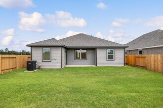 Building Photo - 15650 Honey Cv Dr