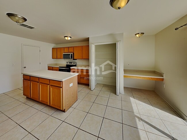 Building Photo - 10619 Opus Dr