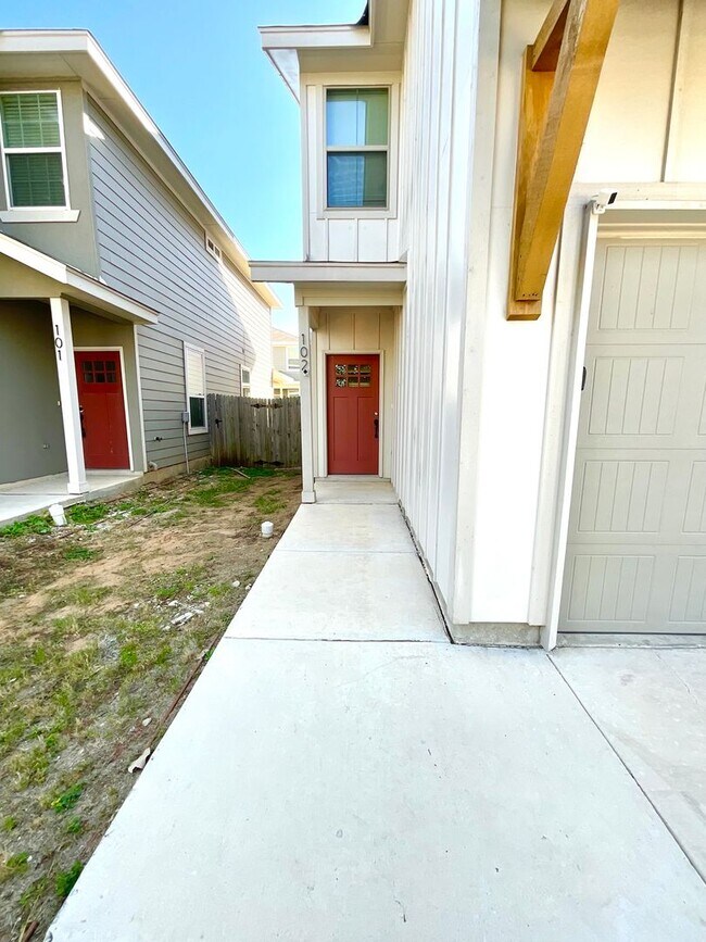 Photo - 10346 Lynwood Branch Apartment