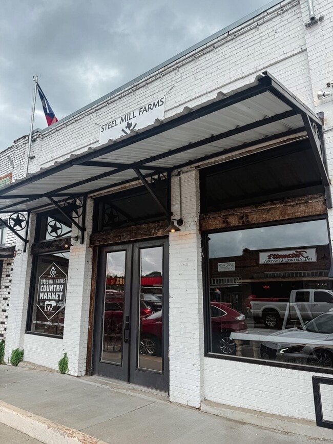 Building Photo - 212 W Tyler St