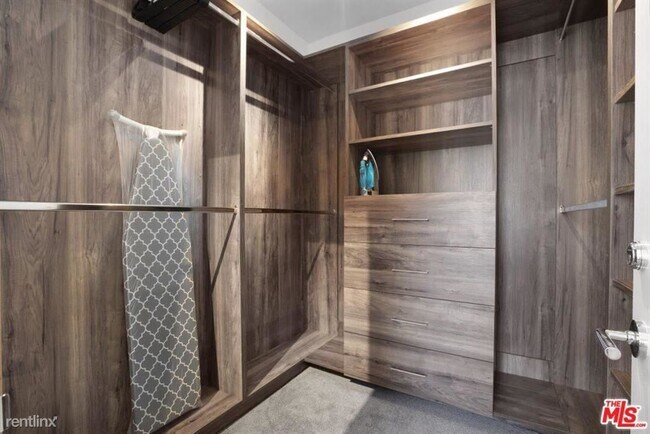 Foto del edificio - 1 br, 1 bath Condo - 838 N Doheny Dr Apt 1204