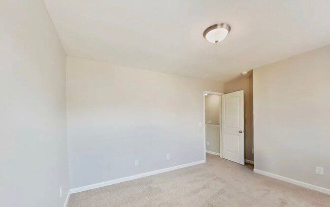 Building Photo - Spacious 3-Bedroom House with Cozy Living Spaces