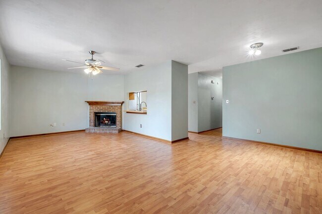 Foto del edificio - 2057 Victory Garden Ln