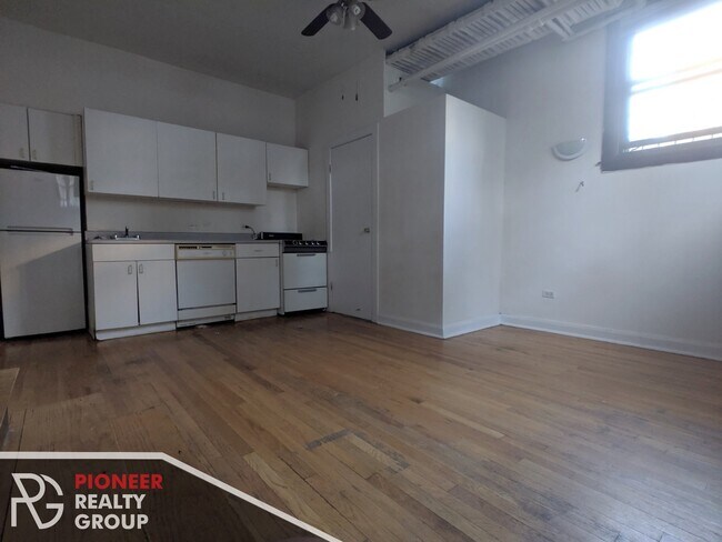 Foto del edificio - 816 W Waveland