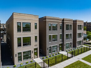 Building Photo - 408 E 50th Pl