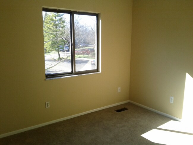 Building Photo - 3219 Pebblebrook Ln