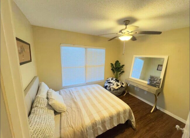 Building Photo - 108 Lacosta Ln