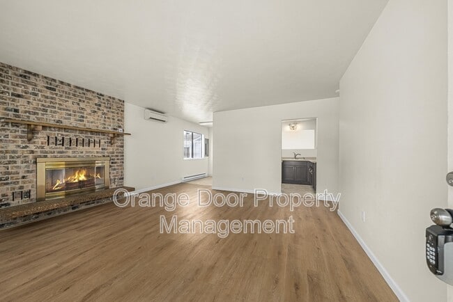 Building Photo - 834 S 72nd St