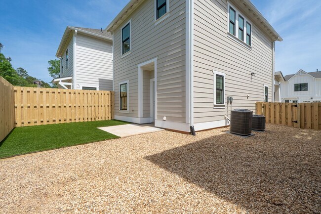 Foto del edificio - Private Backyard in Beautiful Community