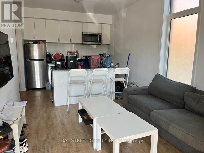 Photo du bâtiment - 1760 Simcoe St N