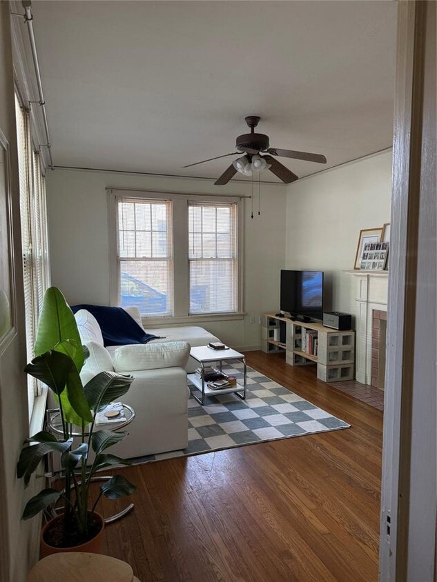 Primary Photo - 1417 W Lynn St