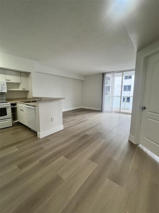 Foto del edificio - 5085 NW 7th St