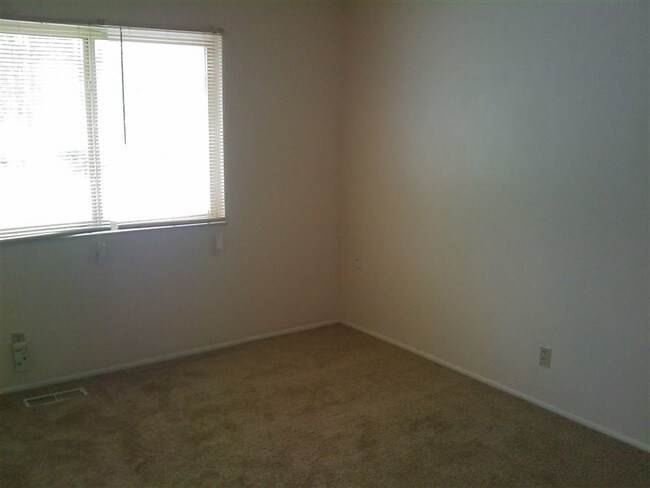Building Photo - 3405 Kenbrooke Ct