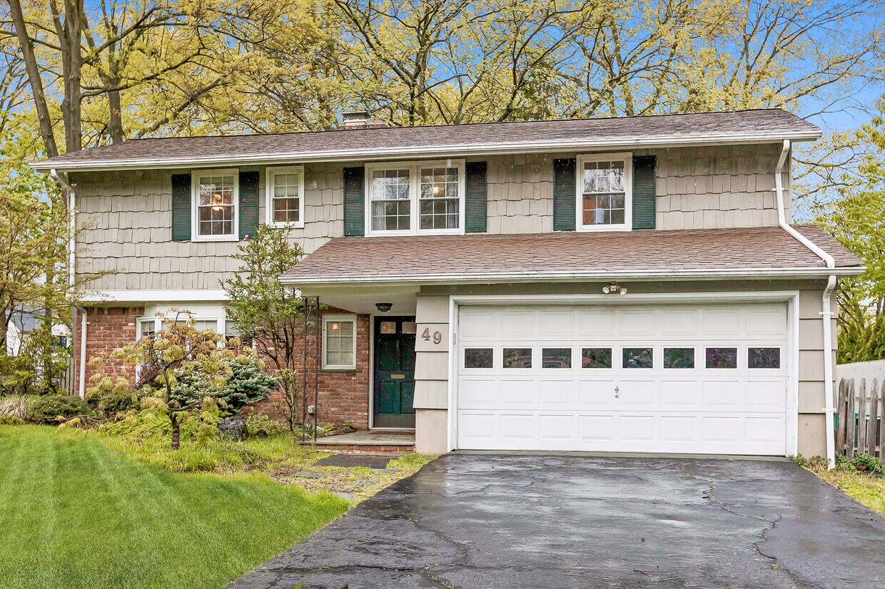 Primary Photo - 49 Canoe Brook Pkwy