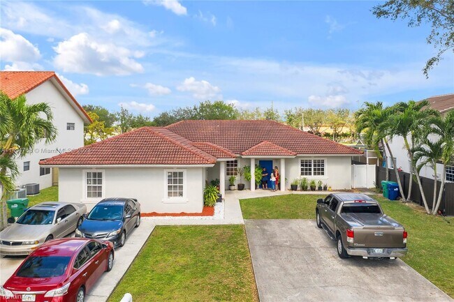 Foto del edificio - 3 br, 2 bath House - 7565 N Augusta Dr