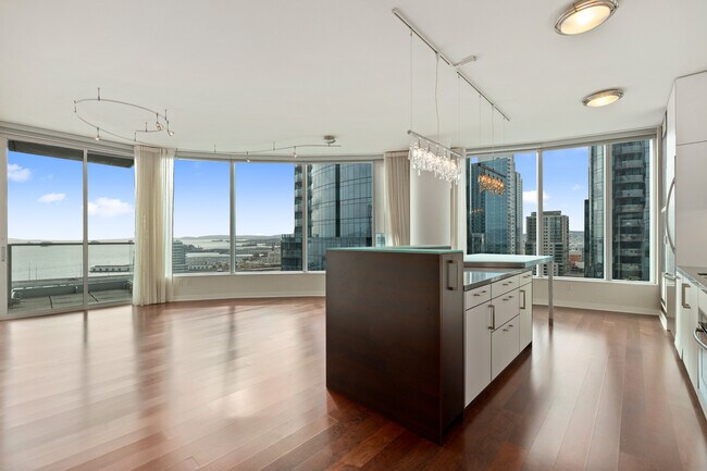 Panoramic Views - 301 Main St