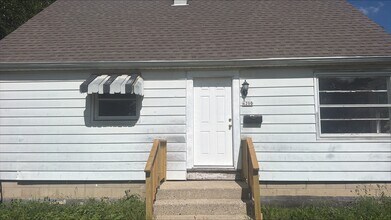Building Photo - 4200 W Courtland Ave