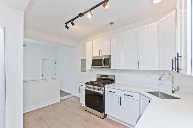 Foto del edificio - 2468 N Lincoln Ave