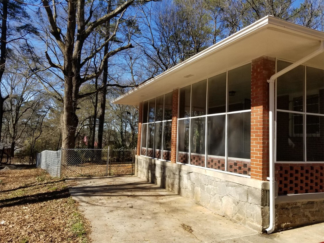 Building Photo - 2273 Childress Dr SW