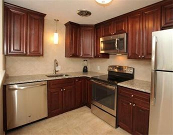Foto del edificio - 40 Whitman Rd