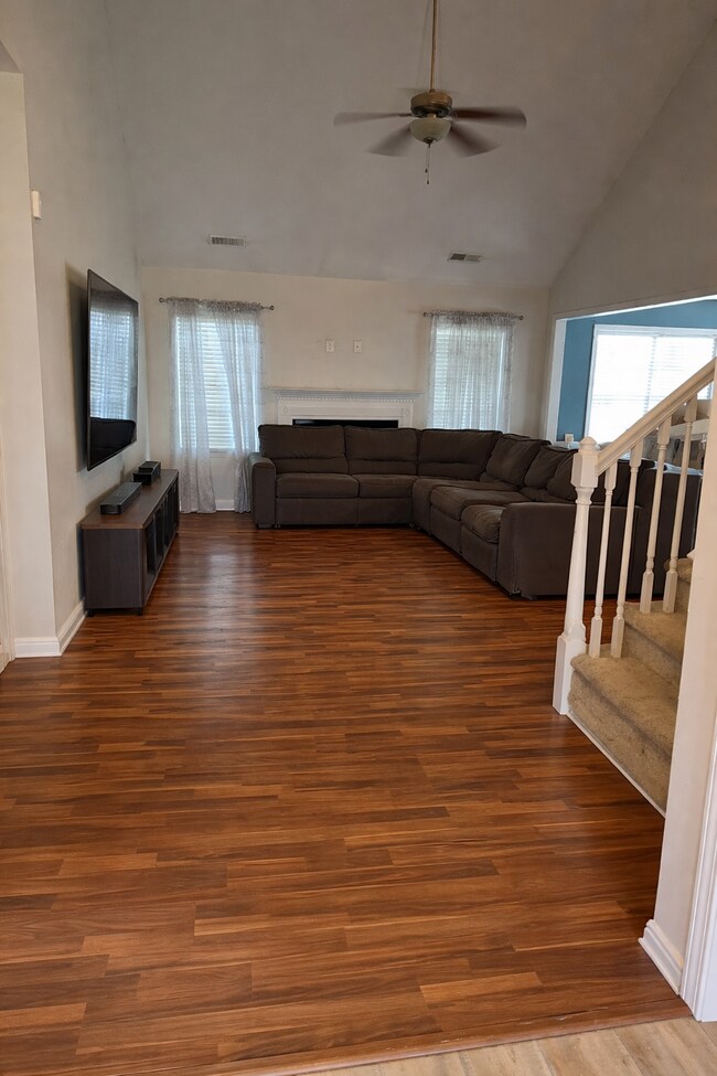 Foto del edificio - 108 Cherry Grove Dr