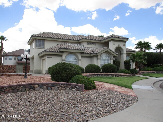 Building Photo - 2030 Paseo Del Prado Dr