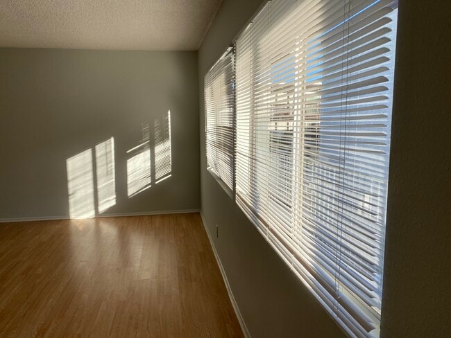 Building Photo - 5354 Lindley Ave