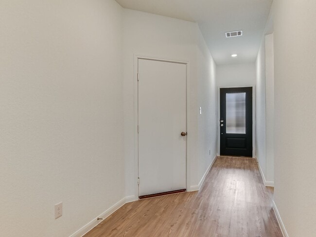 Foto del edificio - BULVERDE - Upgraded 4 BR/3BA One-Story - HIDDEN TRAILS!