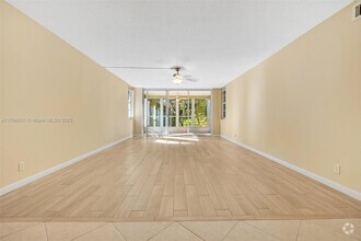 Building Photo - 933 Cypress Grove Dr