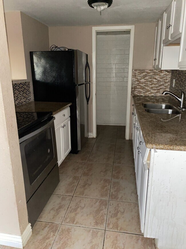 Foto del edificio - 4645 E Wood St