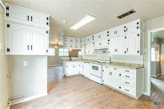 Building Photo - 3209 Shady Hill Dr