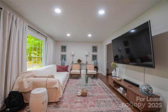 Foto del edificio - 3700 Riverbend Rd