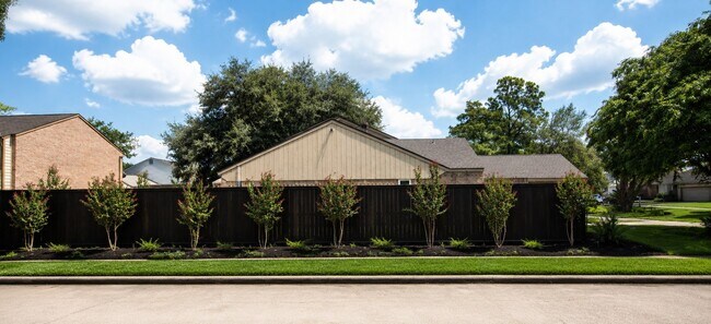 Building Photo - 2303 Silver Sage Dr