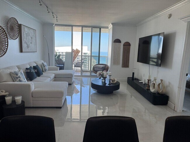 Building Photo - 1830 S Ocean Dr