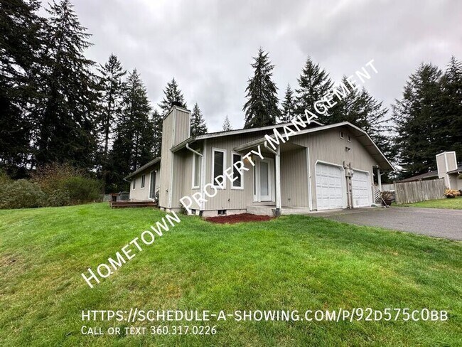 Building Photo - 3 Bedroom Duplex - Available NOW!