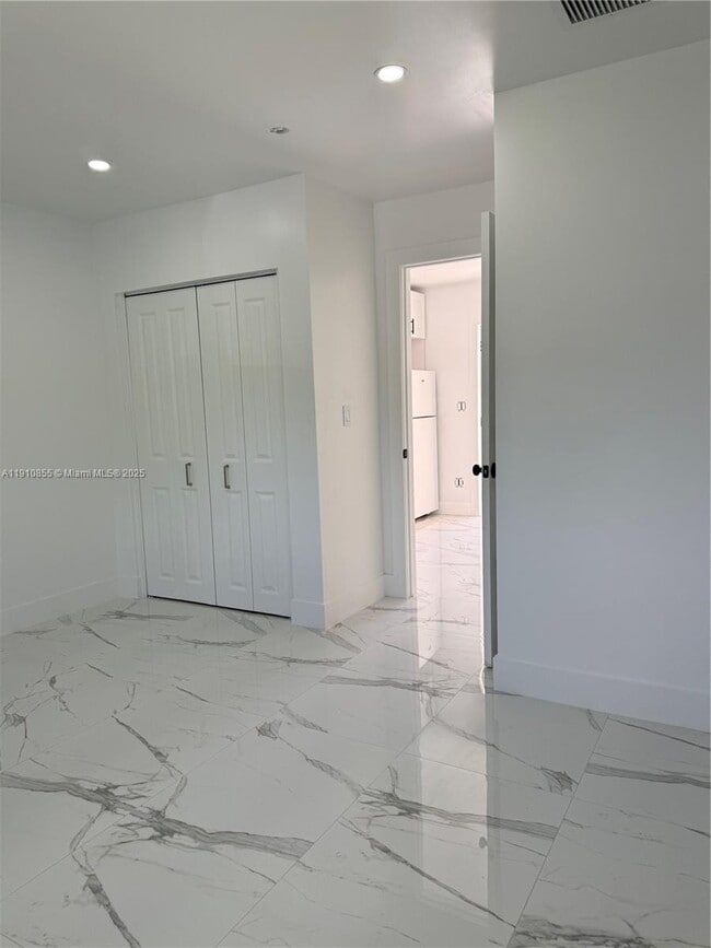 Foto del edificio - 9824 SW 26th Terrace