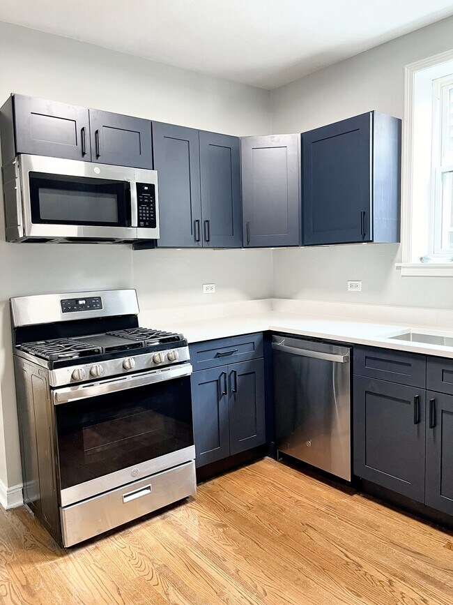 Building Photo - 2908 N Talman Ave