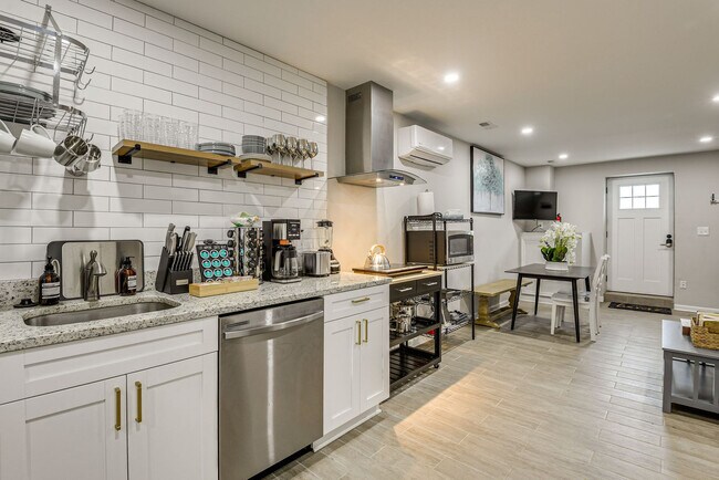 Foto del edificio - 6604 Oak St