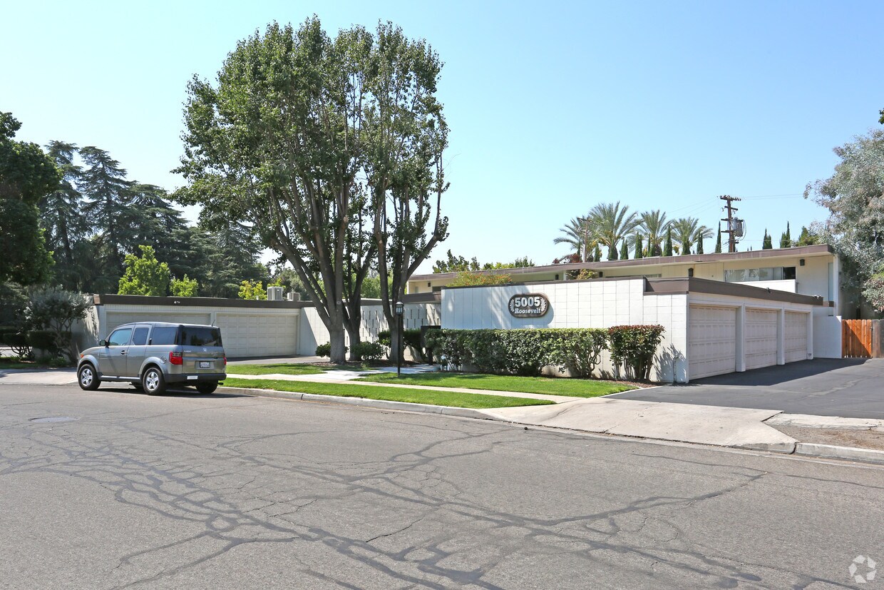 Primary Photo - 5005 N Roosevelt Ave