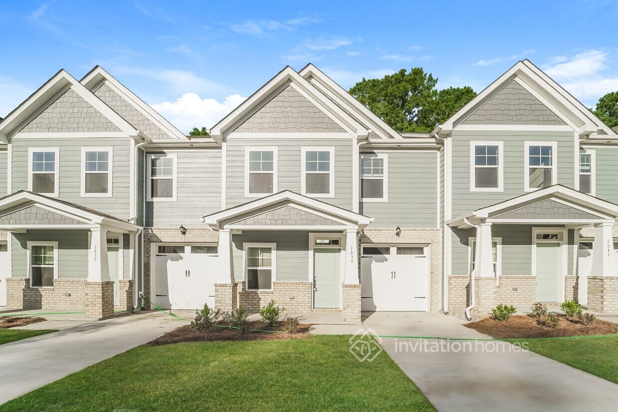Foto principal - 1839 Commerce Dr