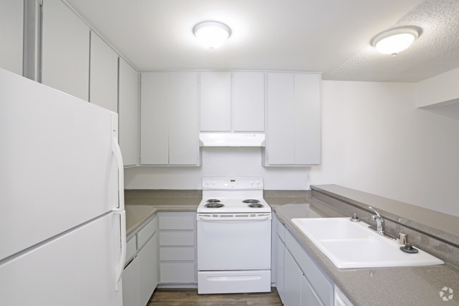 Modernaire Apartments