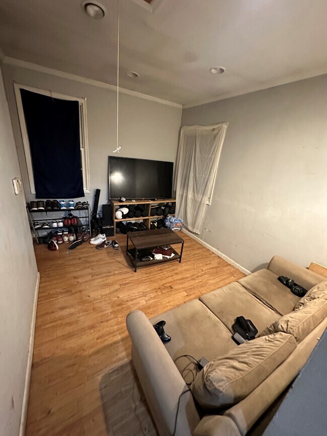 Building Photo - 8 Delano Grove