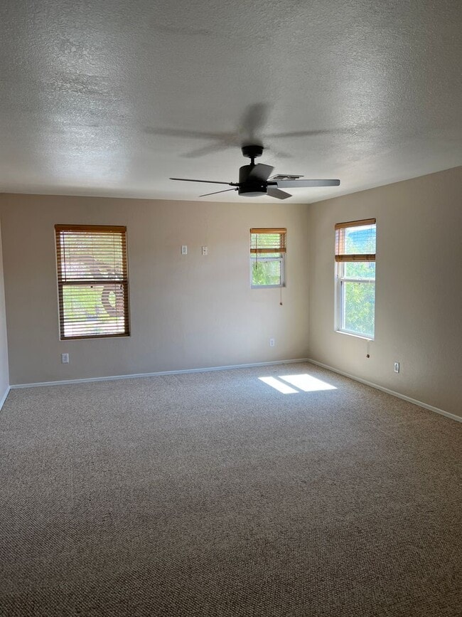 Building Photo - 13153 N Tanner Robert Dr