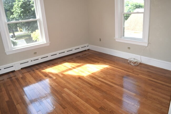 Building Photo - 284 Central St