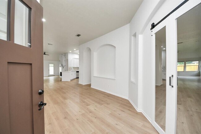 Foto del edificio - 5931 Mettler Ln