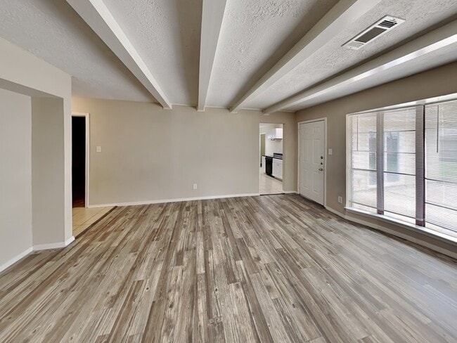 Building Photo - 809 Lochmoor Ln