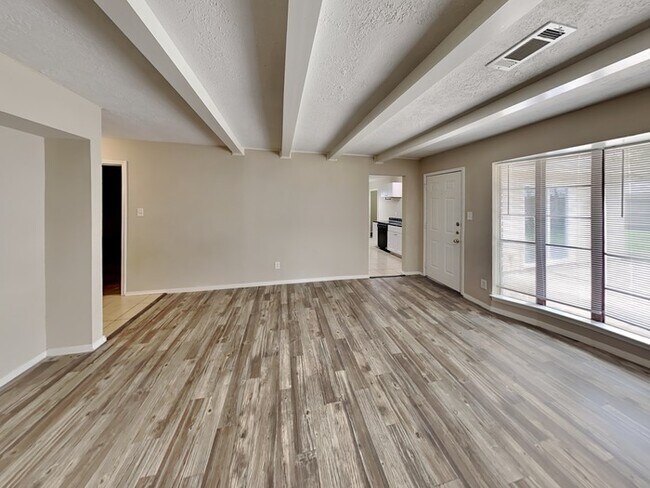 Foto del edificio - 809 Lochmoor Ln